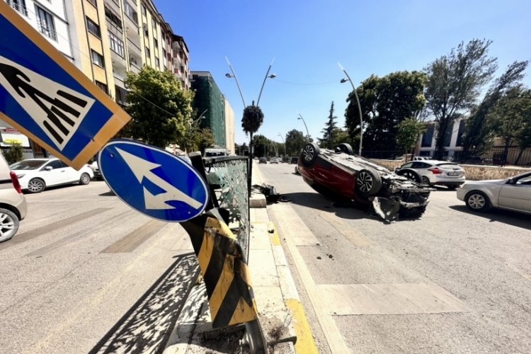 Elazığ'da otomobil takla attı: 3 yaralı