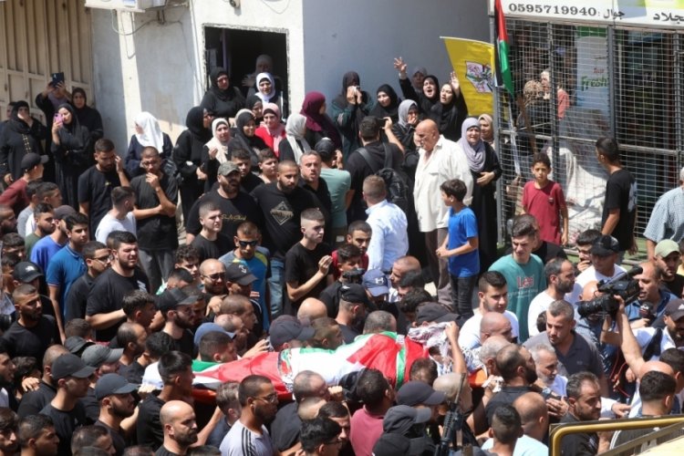 İsrail g&uuml;&ccedil;lerinden Batı Şeria'ya baskın