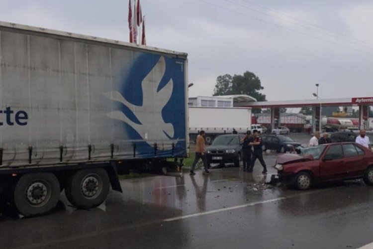 Samsun'da otomobil tıra arkadan &ccedil;arptı: 1 &ouml;l&uuml;