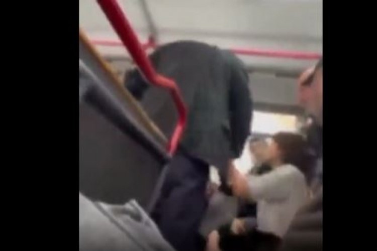 Kocaeli'de otob&uuml;ste yer kavgası kamerada