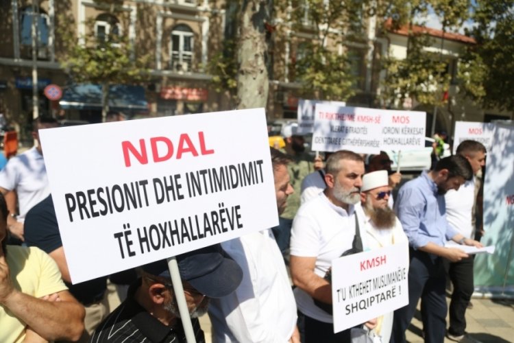 Arnavutluk'ta FET&Ouml; protestosu