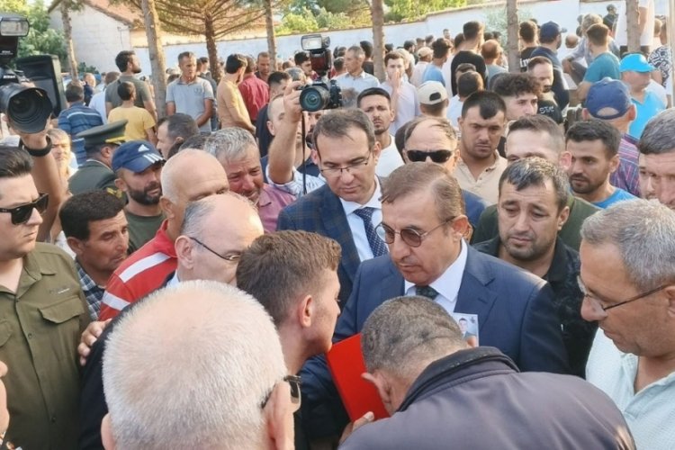 Bakan Yardımcısı Tuzcuoğlu şehit cenazesinde Kur'an okudu
