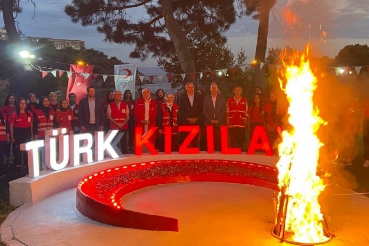 Bakan G&ouml;ktaş, Heybeliada'da Kızılay Gen&ccedil;lik Kampı'nın 'Veda Sokağı' etkinliğine katıldı