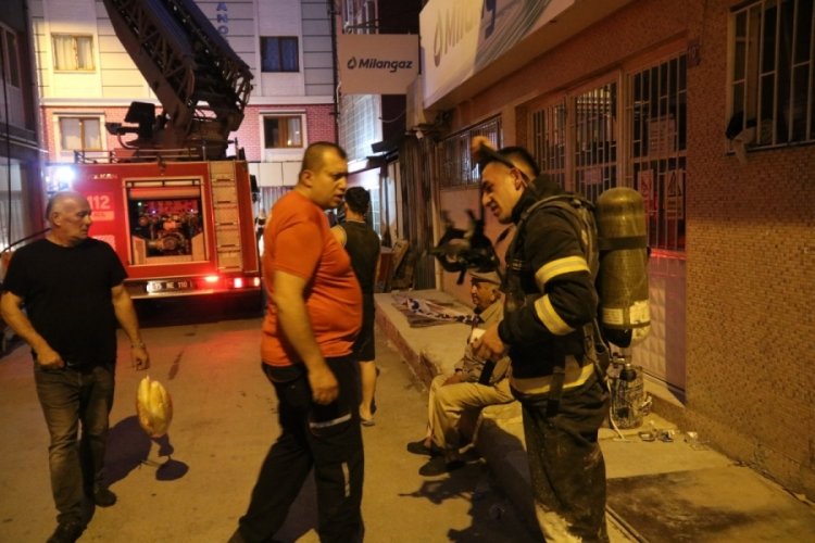 Burdur'da ocakta unutulan yemek evi yakıyordu
