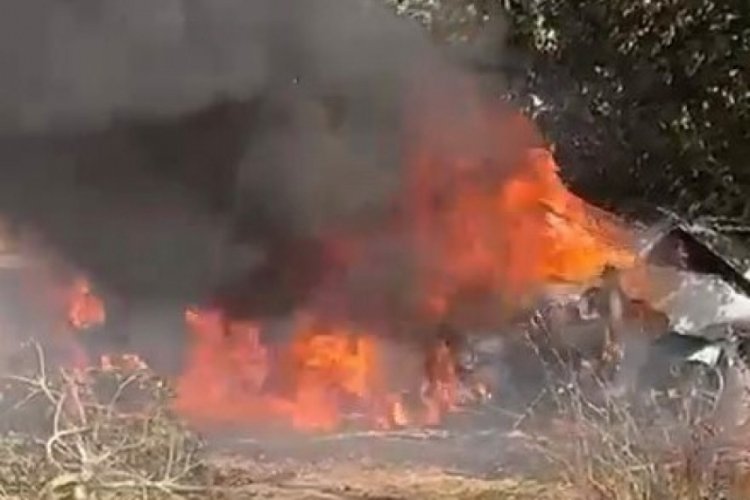 G&uuml;m&uuml;şhane'de kaza yapan ara&ccedil; yandı: 2 yaralı