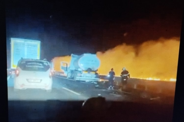 Mardin'de 2 tanker tıra &ccedil;arptı