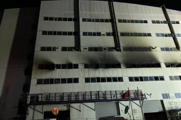 İstanbul'daki fabrikada &ccedil;ıkan yangın 20 saat sonunda s&ouml;nd&uuml;r&uuml;ld&uuml;