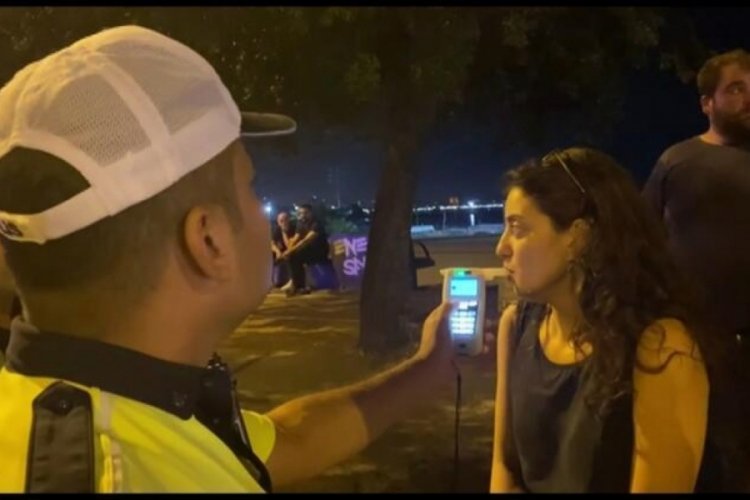 İstanbul'da denetleme noktasında hızını alamayıp kaza yapan s&uuml;r&uuml;c&uuml; alkoll&uuml; &ccedil;ıktı