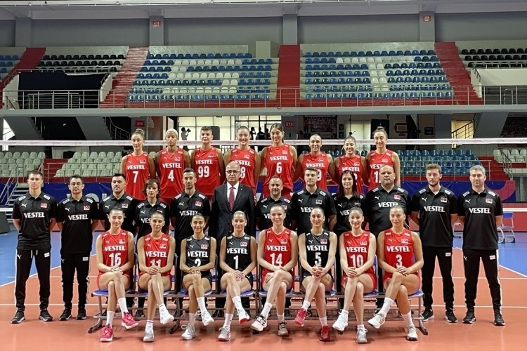 A Milli Kadın Voleybol Takımı, basın mensuplarıyla bir araya geldi