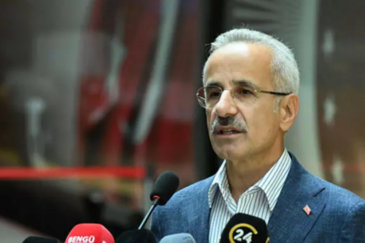 Bakan Uraloğlu: Bandırma-Bursa arasının hem altyapı hem de &uuml;styapısını ekledik