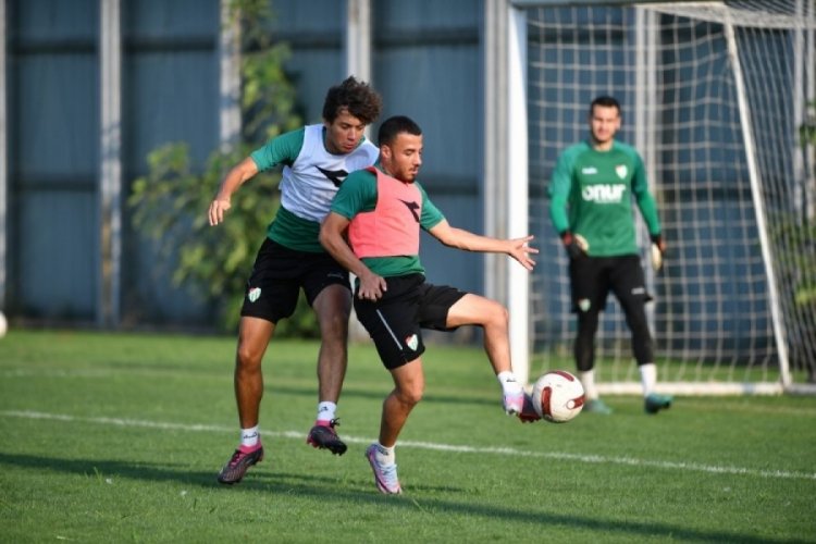 Bursaspor g&uuml;n&uuml; taktik &ccedil;alışmalarıyla tamamladı