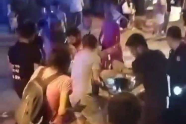 İstanbul Maltepe'de 3 metrelik &ccedil;ukura bir vatandaş d&uuml;şt&uuml;