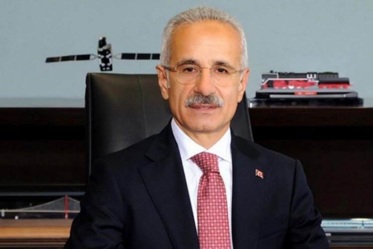 Bakan Uraloğlu 'taksi sorunu' i&ccedil;in dolmuşları işaret etti