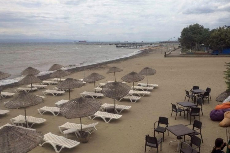 İl&ccedil;ede 'fırtına' tedbiri! T&uuml;m plajlar kapatıldı