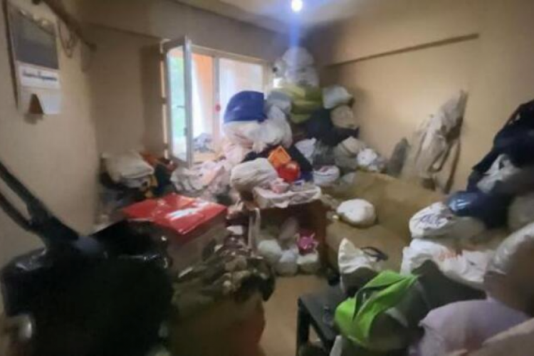 İstanbul'da bir evden 5 ton &ccedil;&ouml;p &ccedil;ıktı!
