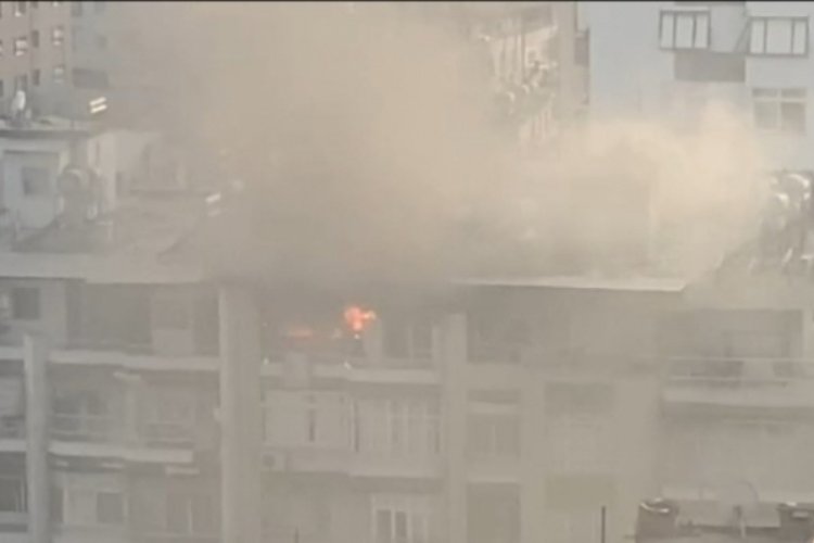 Adana'da apartman dairesi &ccedil;ıkan yangında k&uuml;le d&ouml;nd&uuml;