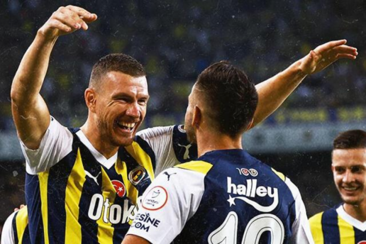Edin Dzeko ilk lig ma&ccedil;ında tarihe ge&ccedil;ti