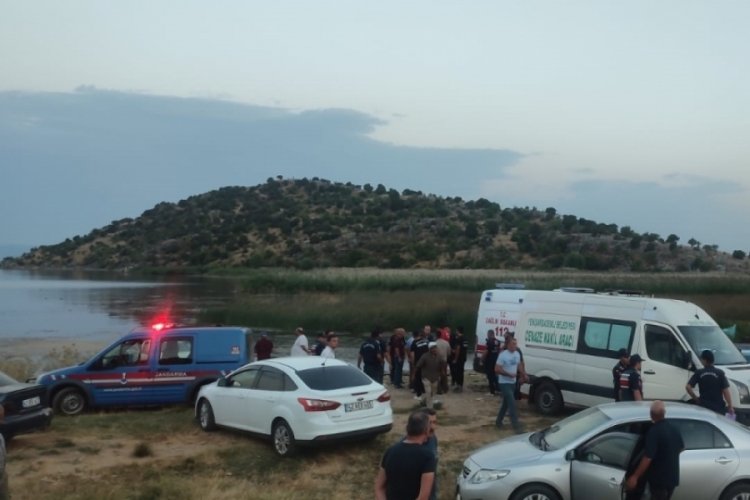Konya'da g&ouml;lde batan teknede 1 kişinin cansız bedenine ulaşıldı