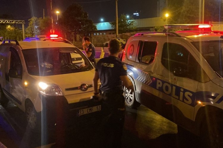 İzmir'de polisten ka&ccedil;tı! Aracından uyuşturucu &ccedil;ıktı