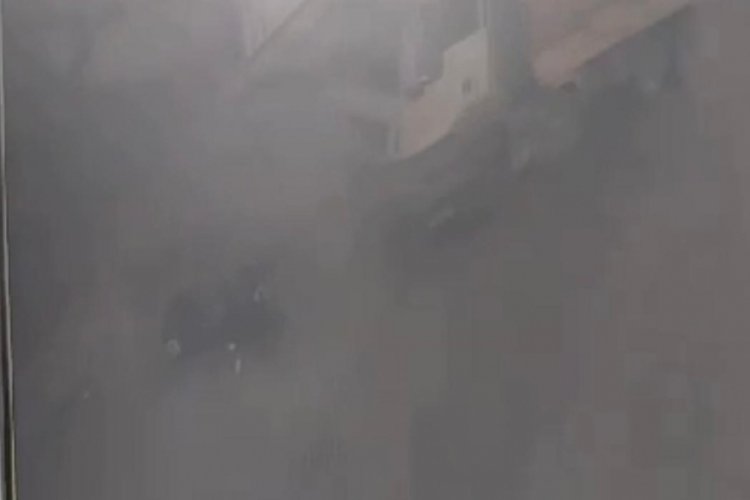 Bursa'da kamyon seyir halindeki motosiklete &ccedil;arptı!