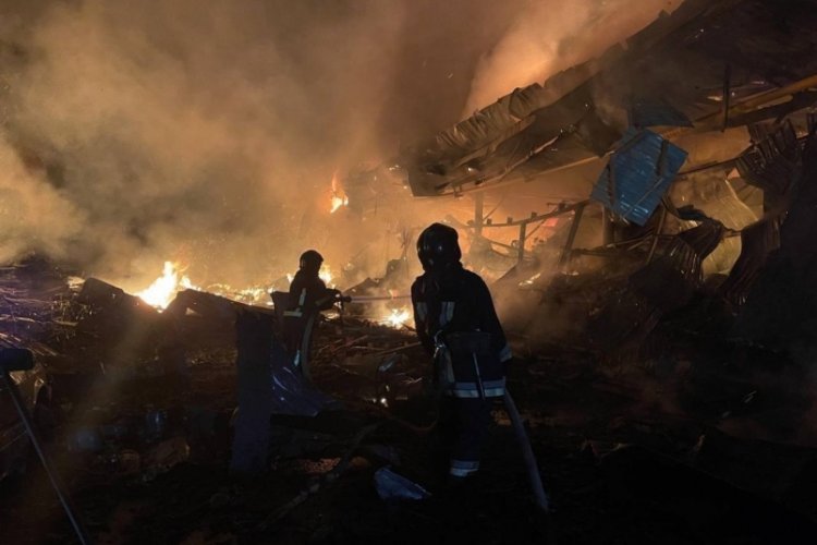 Rusya, Odessa'da s&uuml;permarketi vurdu!