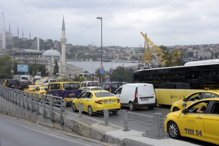 Galata K&ouml;pr&uuml;s&uuml;'ndeki bakım trafikte yoğunluğa neden oldu