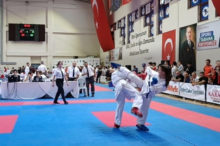 Bursalı karateci  Melis G&uuml;ng&ouml;rd&uuml;'den b&uuml;y&uuml;k başarı