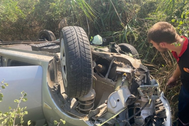 Kırklareli'de kazada otomobilde sıkışan yaralıları itfaiye erleri sakinleştirdi