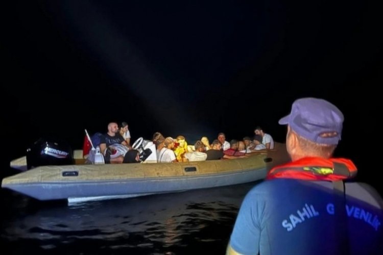 Muğla'da d&uuml;zensiz g&ouml;&ccedil;men operasyonu: 19 kişi yakalandı