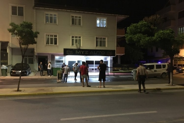 Kocaeli'de oto galeriye silahlı saldırı