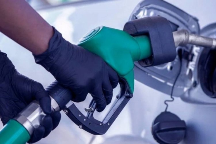 Benzine bu gece yarısı zam gelecek!