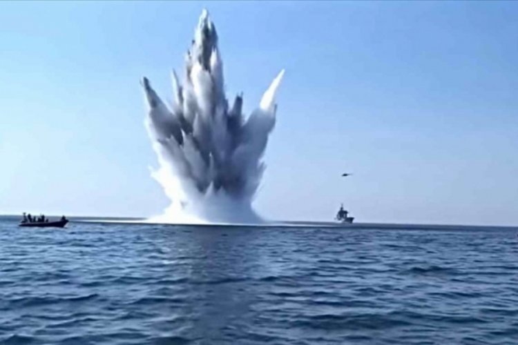 Romanya a&ccedil;ıklarında deniz mayını patladı