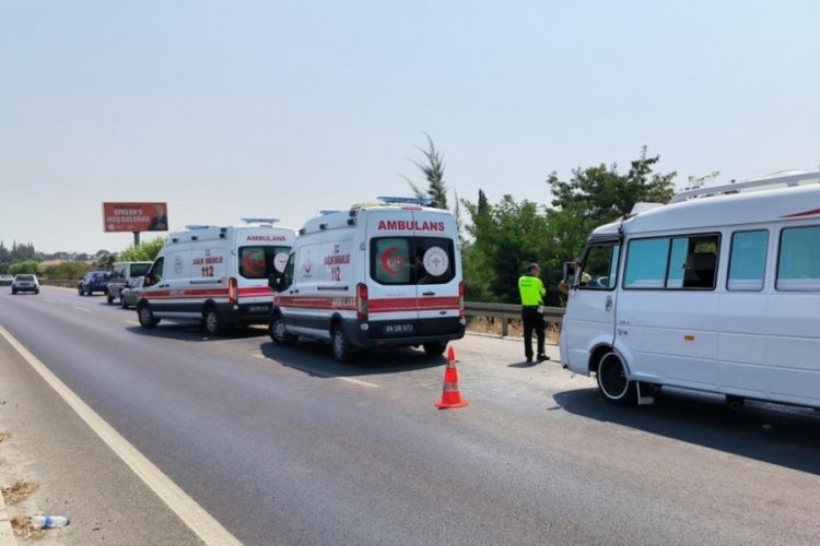 Aydın'da otob&uuml;sle minib&uuml;s &ccedil;arpıştı!  &Ccedil;ok sayıda yaralı var