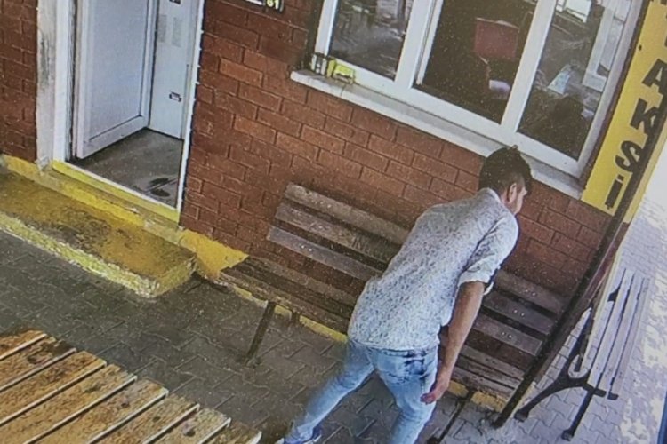 Bursa'da taksiden indi, duraktan telefon &ccedil;aldı