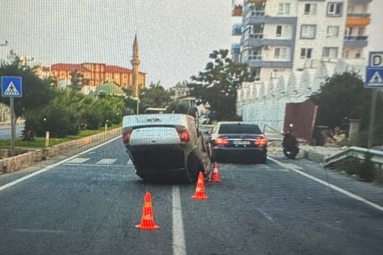 Antalya'da otomobil takla attı