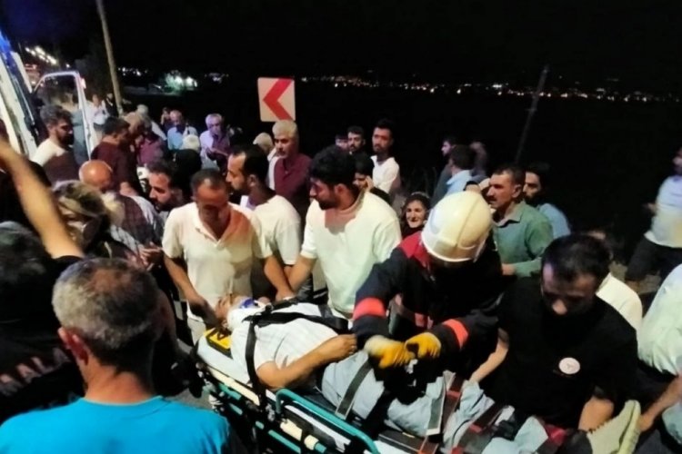 Malatya'da yolcu ob&uuml;s&uuml; ile hafif ticari ara&ccedil; &ccedil;arpıştı: 5 yaralı