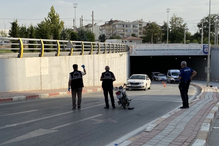 Karaman'da motosiklet alt ge&ccedil;it &ccedil;ıkışında aydınlatma direğine &ccedil;arptı: 1 &ouml;l&uuml;