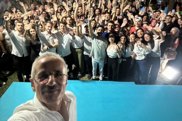 Bakan Uraloğlu, stajyer &ouml;ğrencilerle bir araya geldi