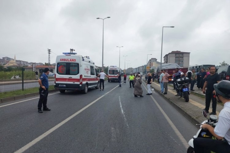 Zonguldak'ta iş makinesi ile halk otob&uuml;s&uuml; &ccedil;arpıştı! &Ccedil;ok sayıda yaralı var