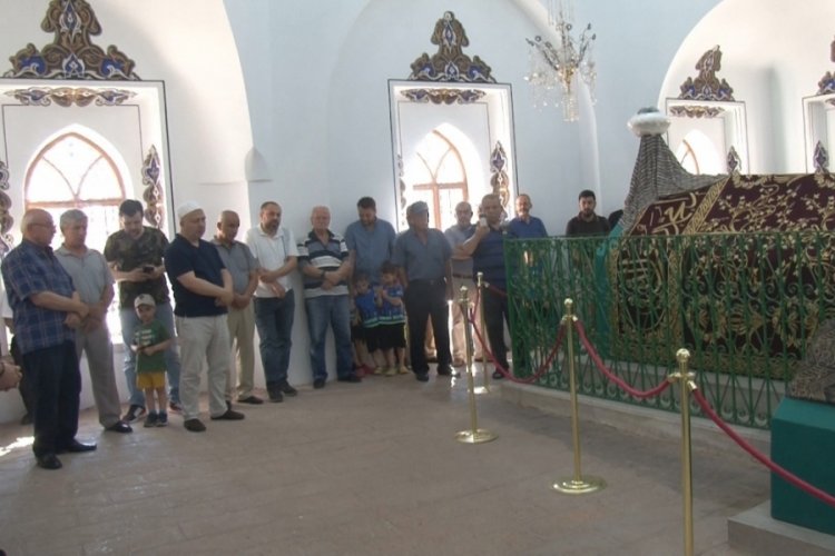 Bursalı vatandaşlar her ayın 16'sında Yıldırım Bayezid'i anıyor