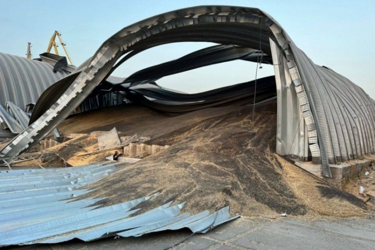 Rusya, Ukrayna'da tahıl silolarına saldırdı