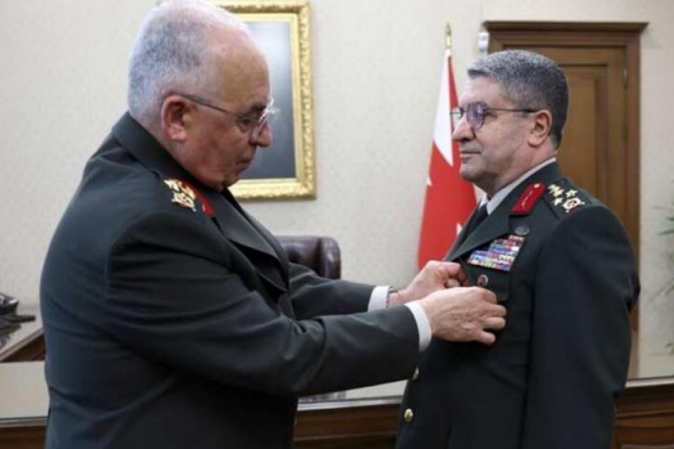 Kara Kuvvetleri Komutanlığı'nda devir-teslim ger&ccedil;ekleşti
