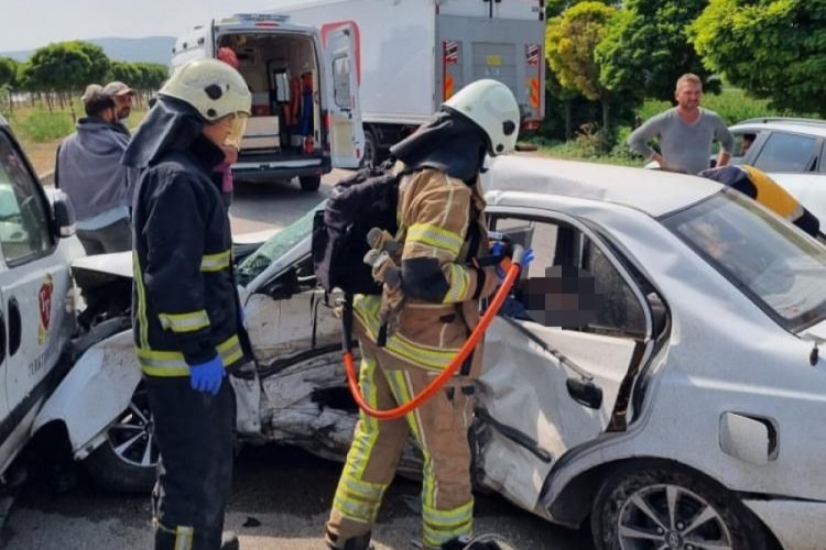 Bursa'da trafik kazasında iki kişi hayatını kaybetti