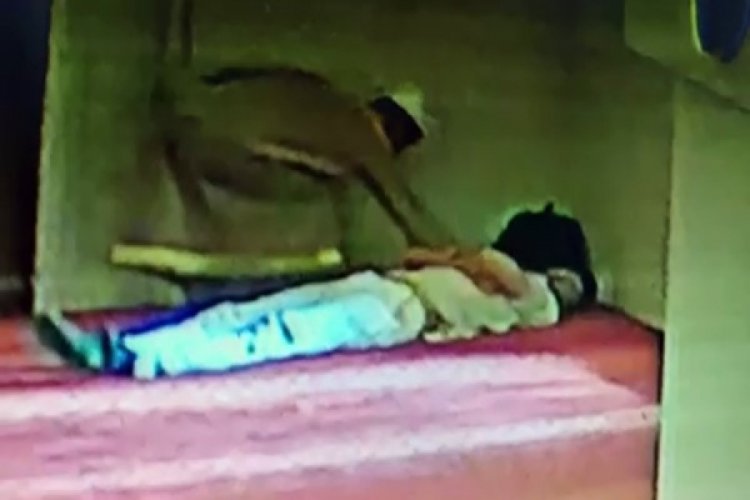 İmam c&uuml;bbesi giydi, camide hırsızlık yaptı!
