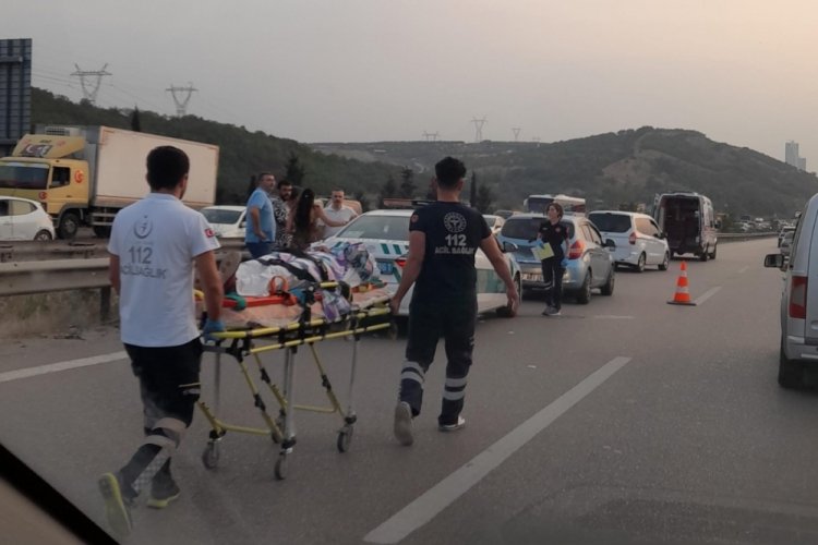 Bursa'da otobanda 7 ara&ccedil; birbirine girdi: Yaralılar var