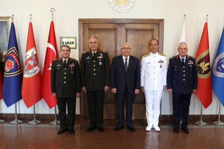 Bakan Yaşar G&uuml;ler, TSK Komuta Kademesi'ni kabul etti