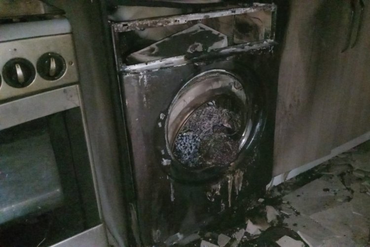 Bursa'da &ccedil;amaşır makinesi evi yakıyordu!