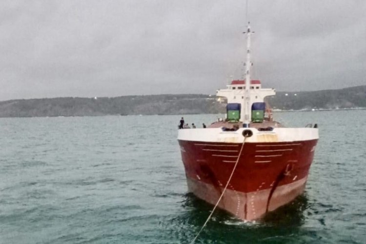 İstanbul Boğazı'nda arızalanan kargo gemisi B&uuml;y&uuml;kdere'ye demirledi