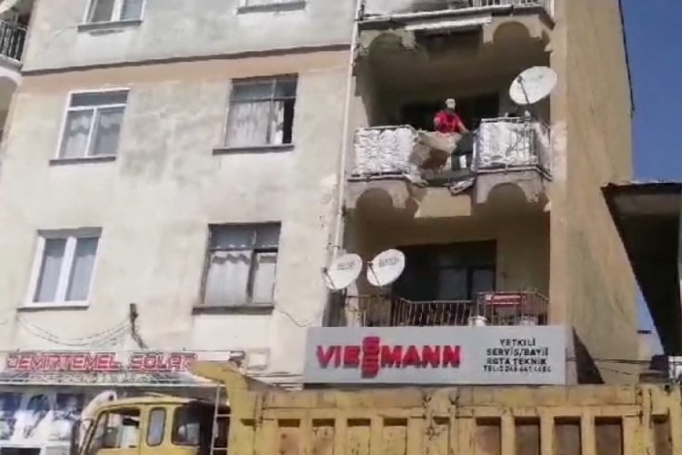 Isparta'da bir evden ve deposundan 7 kamyon &ccedil;&ouml;p &ccedil;ıktı