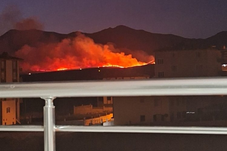 Niğde'de &ccedil;ıkan yangında 500 hektar mera zarar g&ouml;rd&uuml;